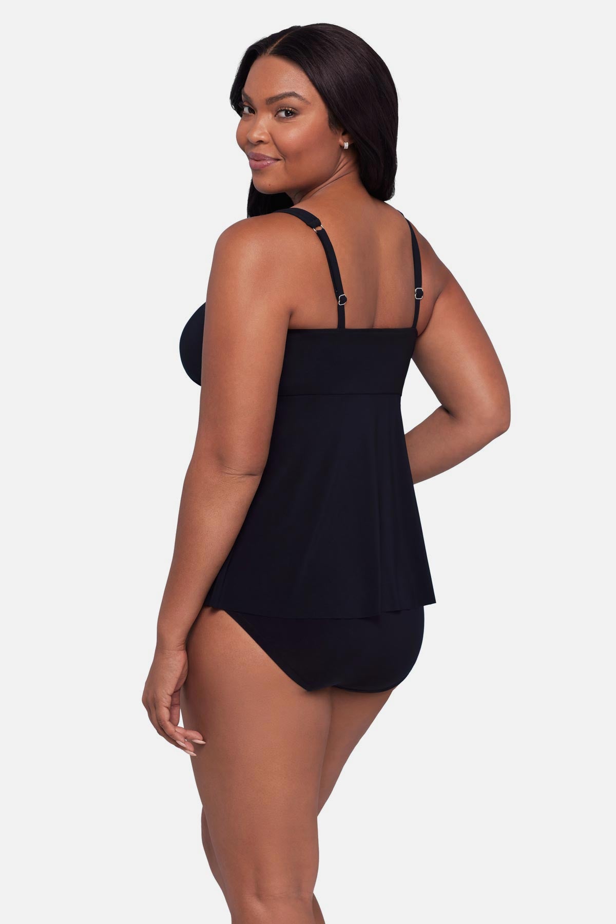 Woman turned left wearing a black square neck tankini top